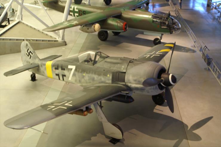 Samoloty - II wojna światowa - II-18.jpg